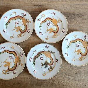 Set of 5 1940s Dragonware Kutani porcelain desert plates with dragons design.
